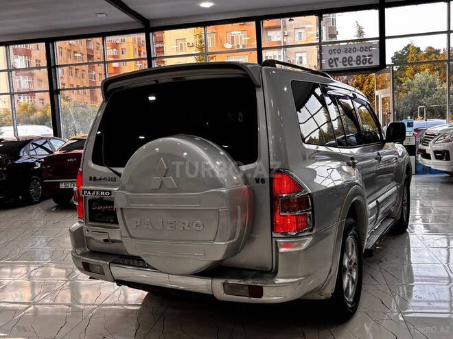 Mitsubishi Pajero-5