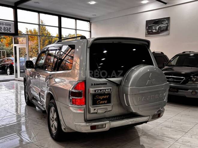 Mitsubishi Pajero-4