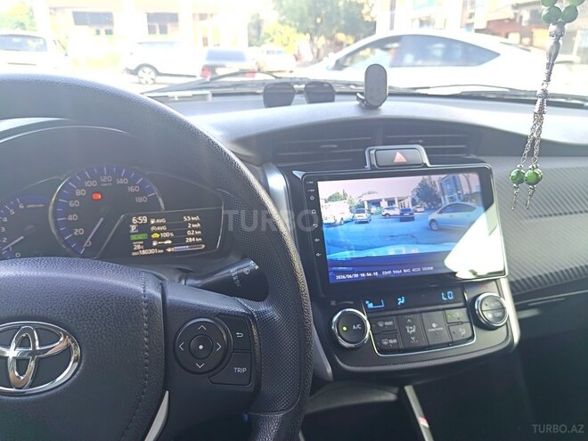 Toyota Corolla Fielder-5