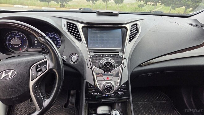 Hyundai Azera-11