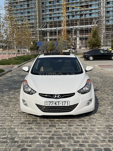Hyundai Elantra-1
