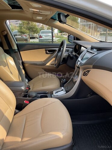 Hyundai Elantra-7