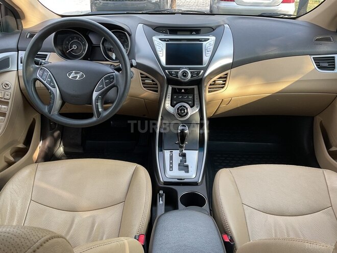 Hyundai Elantra-6