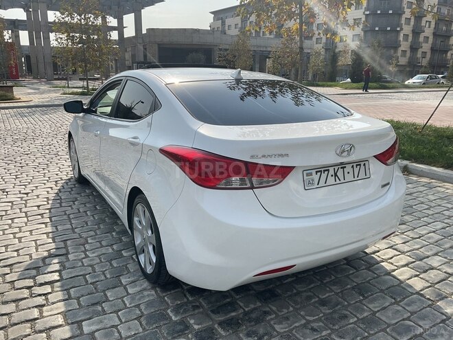 Hyundai Elantra-4