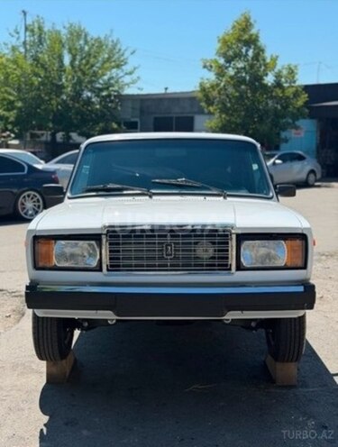 LADA (VAZ) 2107-1