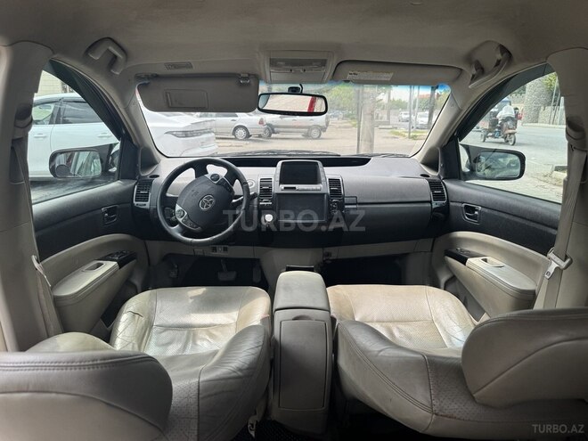 Toyota Prius-8