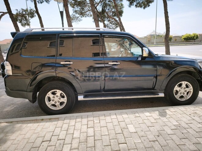 Mitsubishi Pajero-3