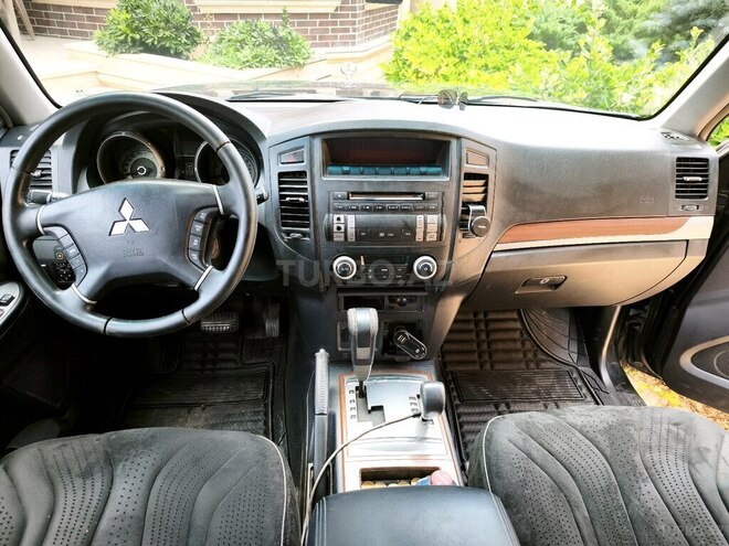 Mitsubishi Pajero-4