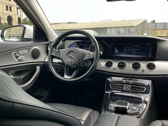 Mercedes E 200-21