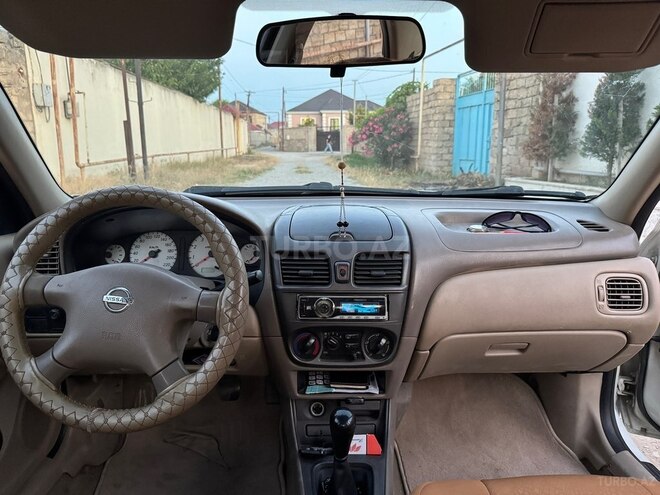 Nissan Sunny-11