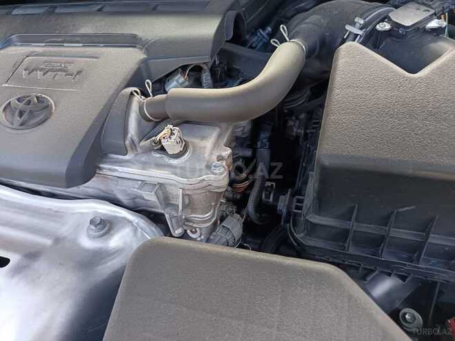 Toyota Camry-11