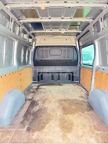 Ford Transit-4
