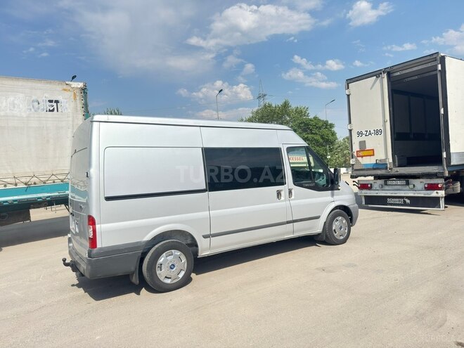 Ford Transit-8