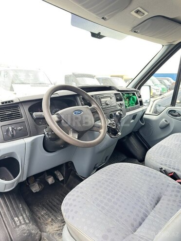 Ford Transit-5