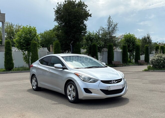 Hyundai Elantra-3