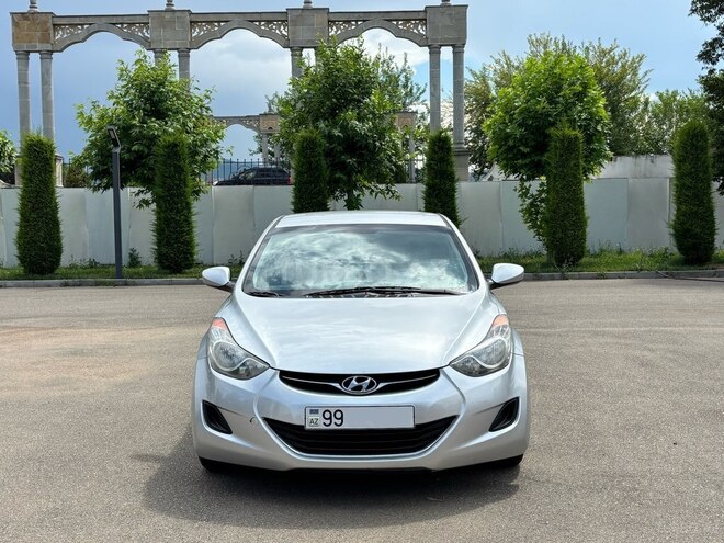 Hyundai Elantra-2