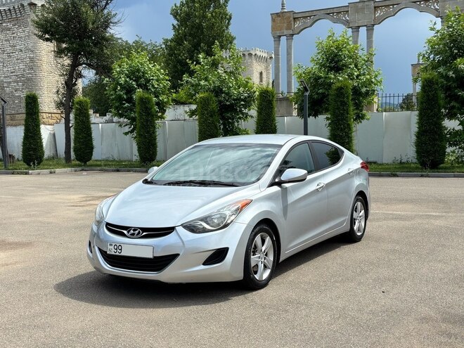 Hyundai Elantra-1