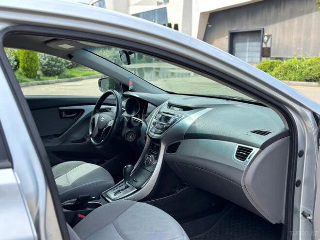 Hyundai Elantra-5