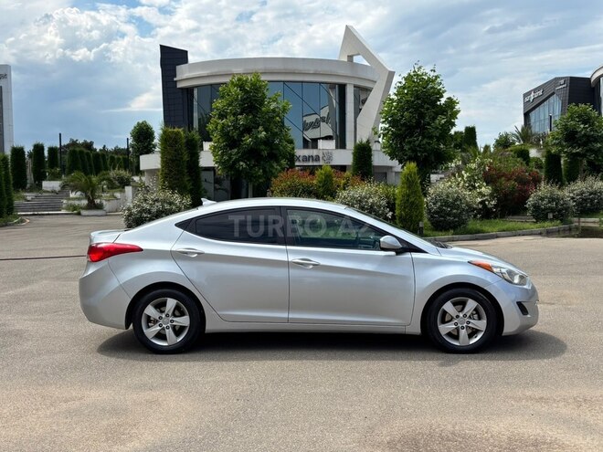 Hyundai Elantra-7