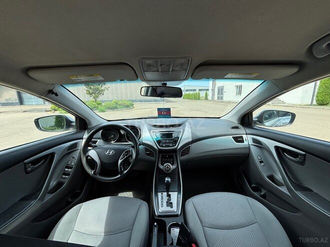 Hyundai Elantra-6