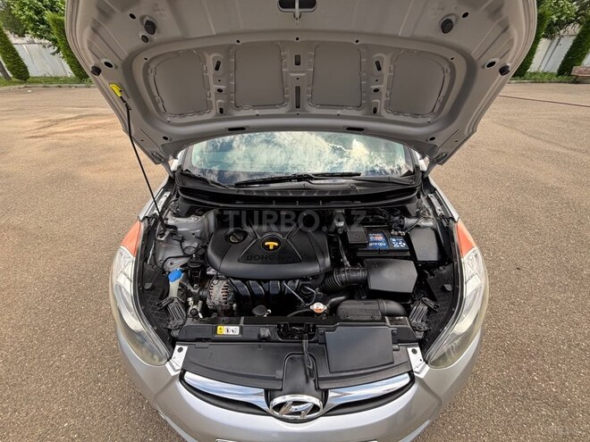 Hyundai Elantra-14