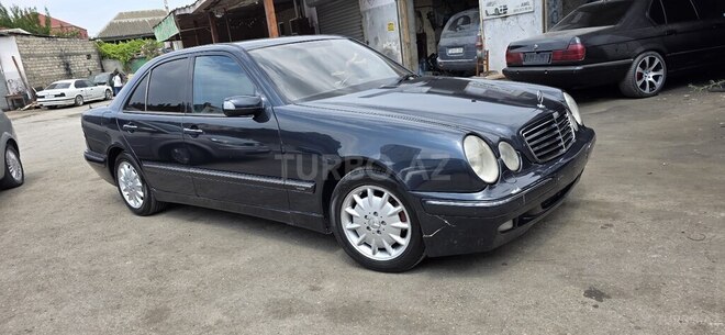 Mercedes E 270-2