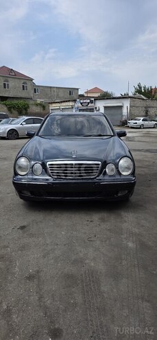 Mercedes E 270-1