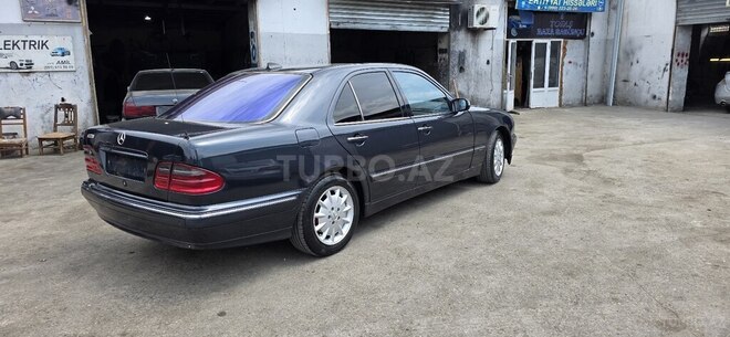Mercedes E 270-3