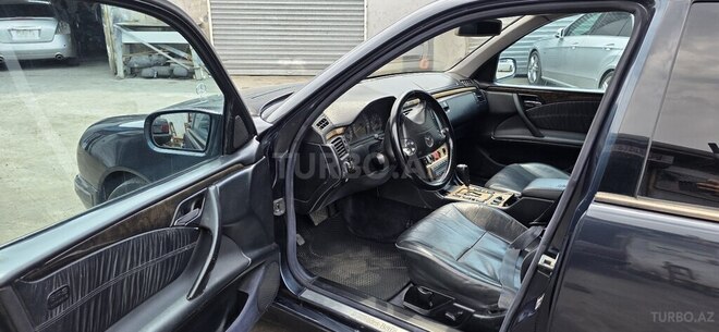Mercedes E 270-6
