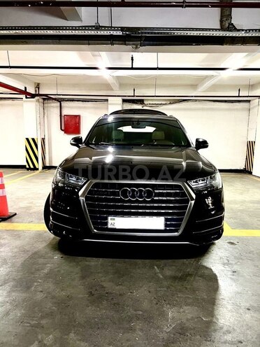 Audi Q7-1