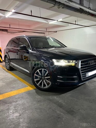 Audi Q7-4