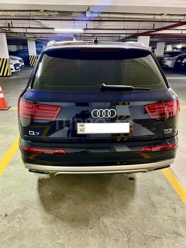 Audi Q7-5