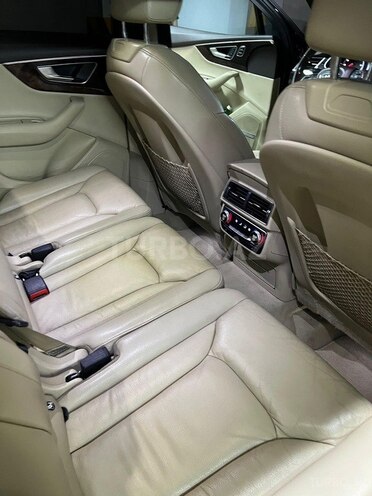 Audi Q7-13