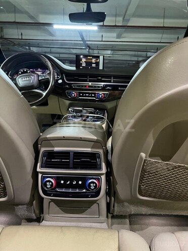 Audi Q7-10