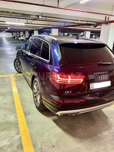 Audi Q7-6