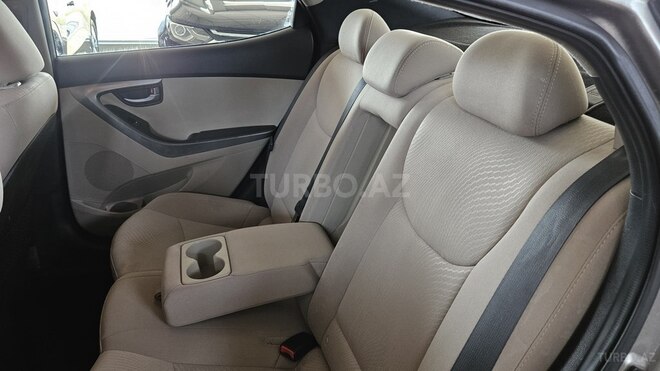 Hyundai Elantra-4