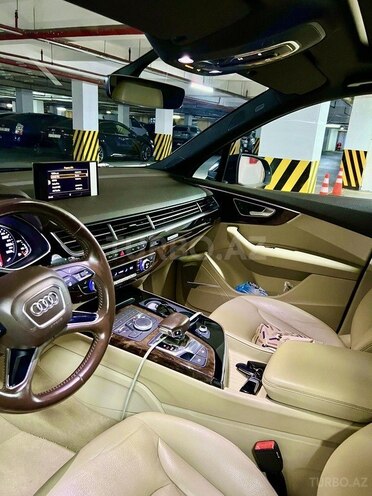 Audi Q7-9