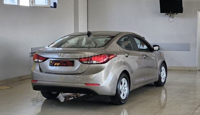 Hyundai Elantra-8