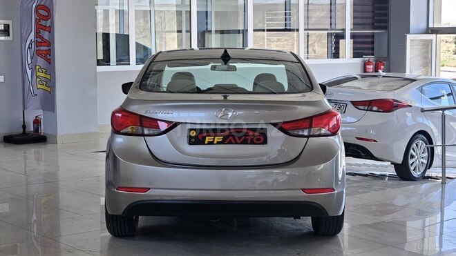 Hyundai Elantra-3
