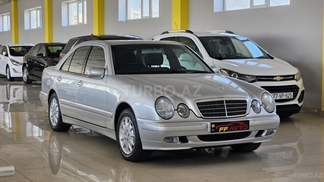 Mercedes E 240-10