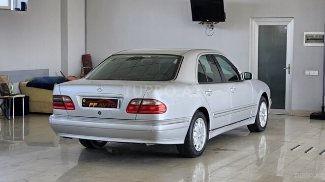 Mercedes E 240-12