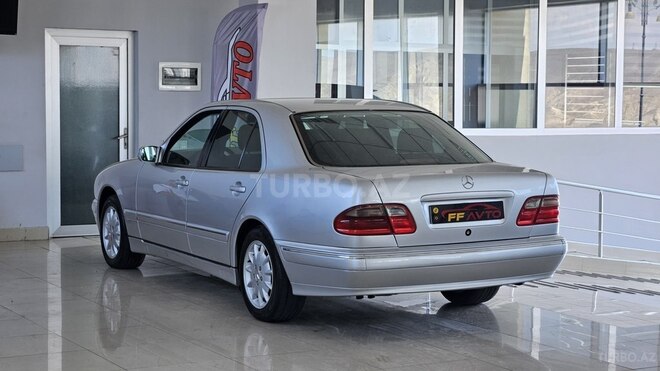 Mercedes E 240-3