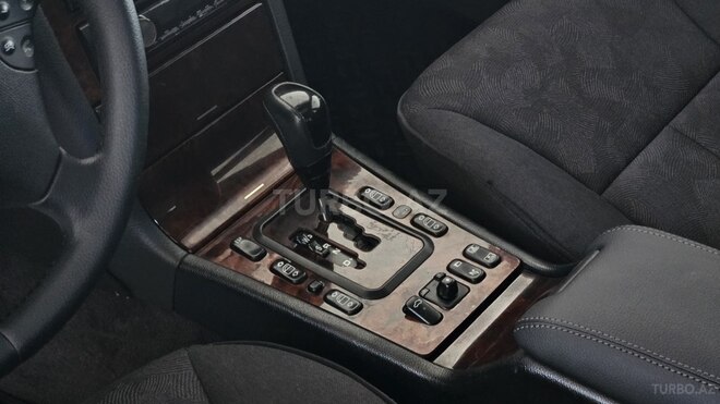 Mercedes E 240-7