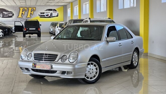 Mercedes E 240-1