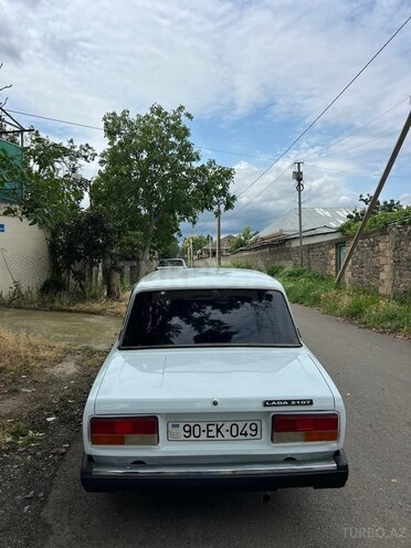 LADA (VAZ) 2107-2