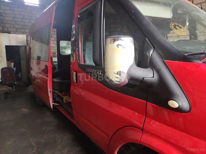 Ford Transit-6
