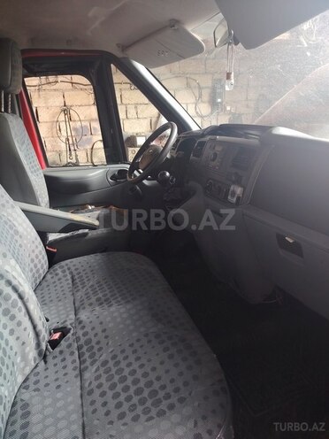 Ford Transit-5