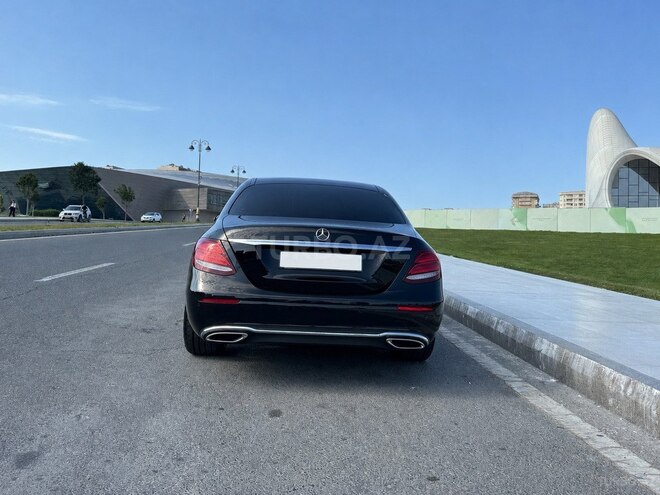 Mercedes E 220 d-2