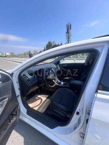 Hyundai Sonata-4