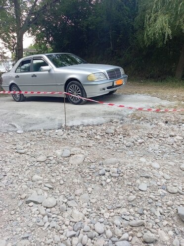 Mercedes C 220-2